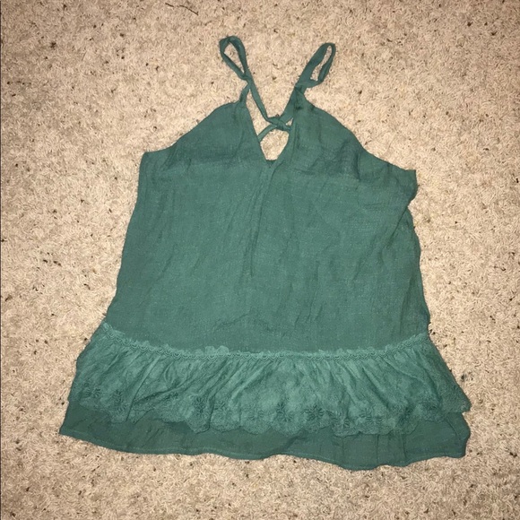 Tops - Light green size small top from lizard thicket.